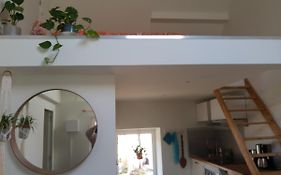 Studio calme et lumineux avec terrasse